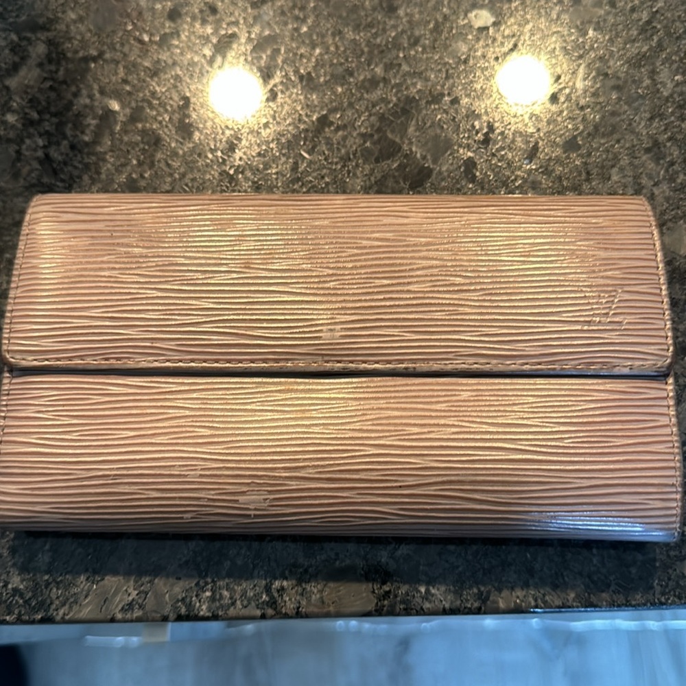 Amazing LV PEPPER!  SARAH WALLET